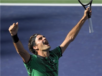 Roger Federer hat sich im Finale von Indian Wells gegen Stan Wawrinka durchgesetzt. Foto: Mark J. Terrill