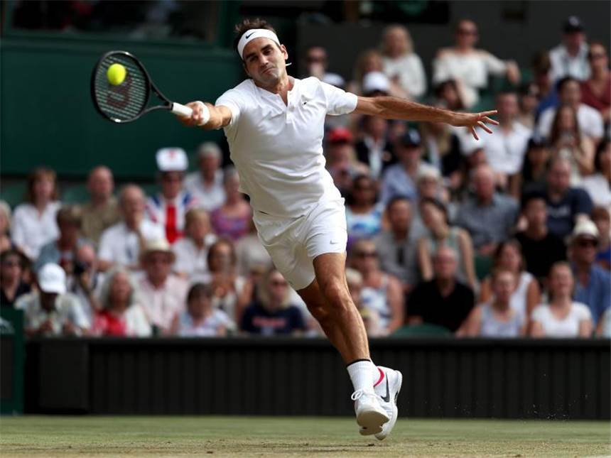 Zverev-Brüder in Wimbledon in Runde drei - Kerber weiter Roger Federer setzte sich gegen den Serben Dusan Lajovic durch. Foto: Steven Paston