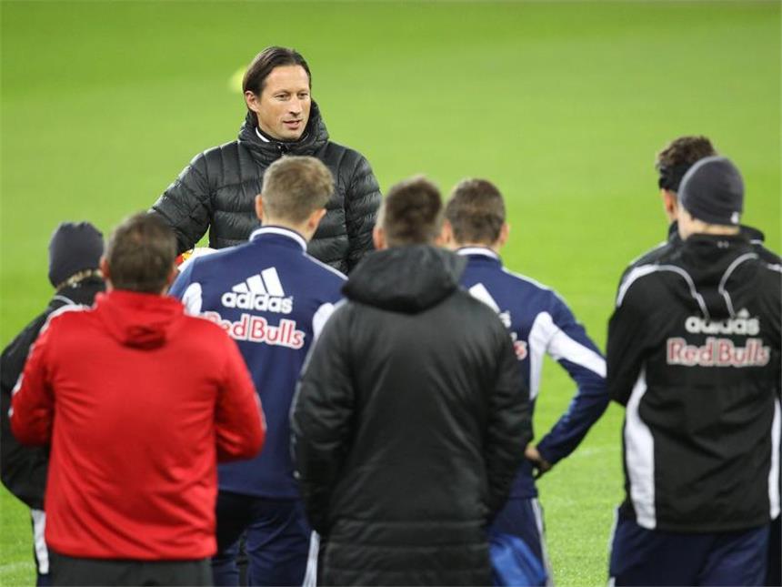 Schmidt bleibt bis 2016 Trainer in Salzburg Roger Schmidt hat seinen Vertrag bei Red Bull Salzburg verlängert. Foto: Julien Warnand