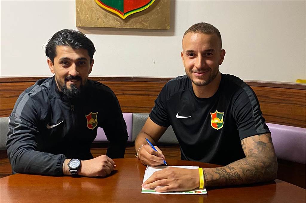FC Roj rüstet weiter auf und angelt sich den nächsten Oberliga-Spieler Roj-Neuzugang Marcel Ramsey (r.) mit Nadget Magid.