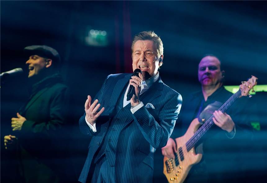 Roland Kaiser bietet eine eindrucksvolle Bühnenshow Roland Kaiser gastierte in der Halle Münsterland.