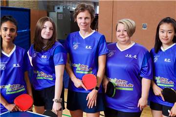Roland Rauxels erstes Frauen-Team nach rund 25 Jahren: Rijetha Sivanenthiran (v.l.n.r.), Mia Scharpenberg, Kapitänin Katharina Kruse, Jessica Siersiecki-Rogge und Nikie Chien.