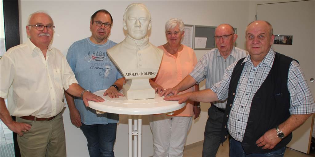 90 Jahre Kolpingfamilie Brambauer: Großer Zusammenhalt trotz Probleme Rolf Hövener, Thorsten Gröning, Brigitte Hövener, Hans-Jürgen Nitsch und Hubert Hees (v.l.) lenken derzeit die Geschicke der Kolpingsfamilie Brambauer.