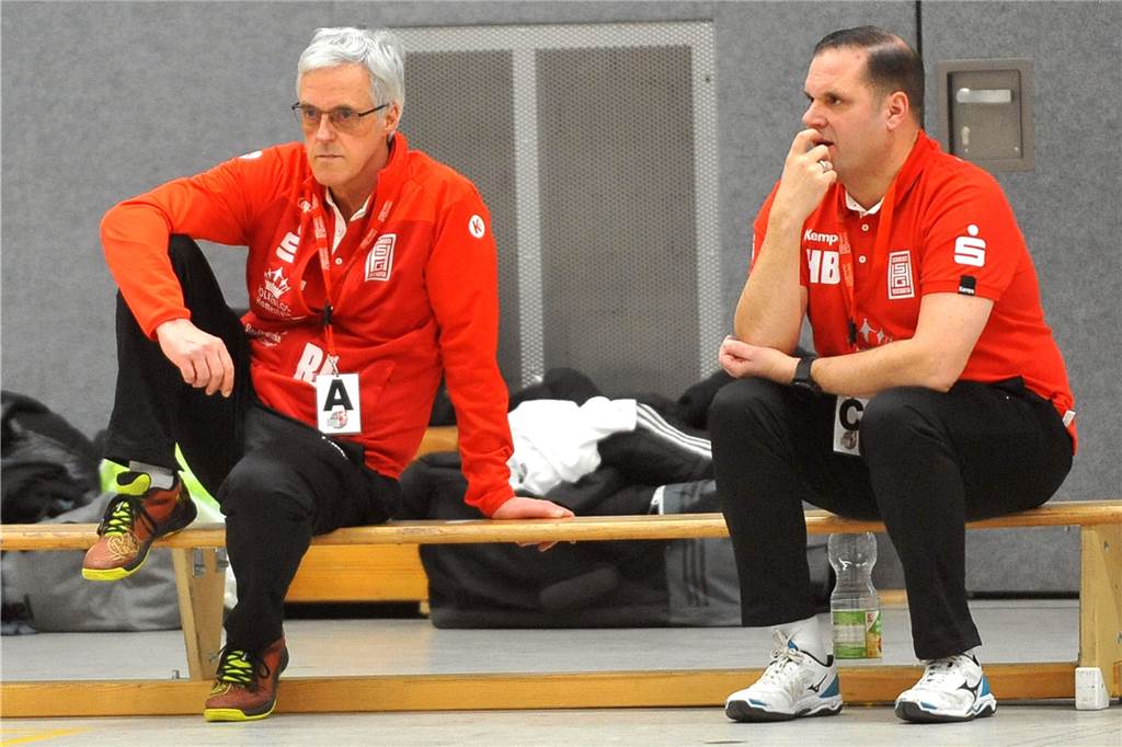 HSG-Handballerinnen starten mit drei Neuzugängen in die Vorbereitung Rolf Linnemann (links) ist mit den Neuverpflichtungen zufrieden.