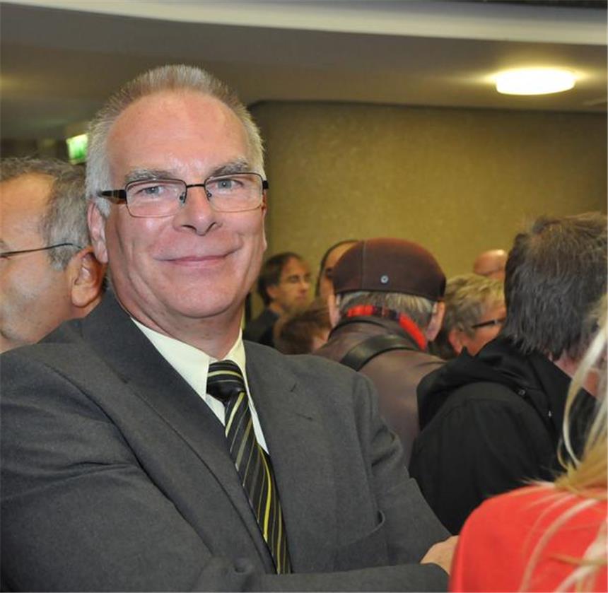Rolf Möller meldet sich nach Wahl-Niederlage zurück Rolf Möller (SPD) war nach seinem Wahl-Debakel für einige Zeit von der politischen Bühne verschwunden. Böse Zungen sprachen von einem "Abtauchen" als Reaktion auf die krachende Niederlage. Tatsächlich sei er jedoch im lang geplanten Türkei-Urlaub gewesen, sagt der SPD-Politiker.