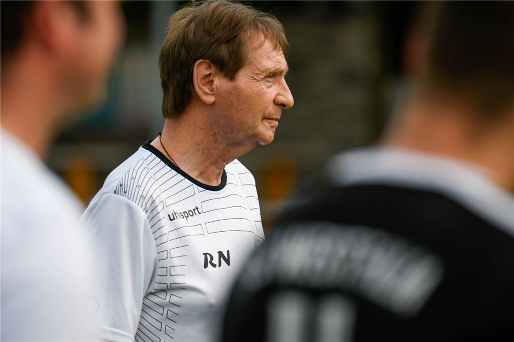 Spieler verpflichten, ohne sie überhaupt gesehen zu haben? Das Netzwerk entscheidet Rolf Nehling arbeitet für Westfalia Wethmar an Zusagen des aktuellen Kaders und möglichen Neuzugängen.