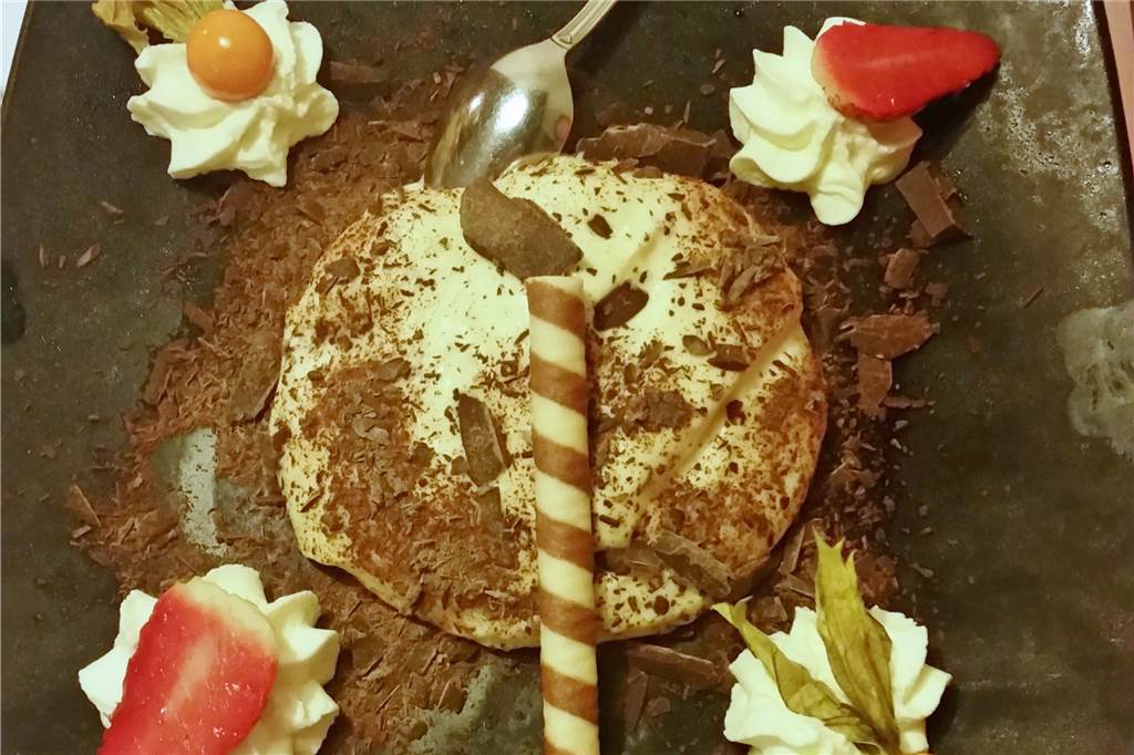 Traditionshaus „Rols up’n Hook“ ist seit über 100 Jahren immer eine Ecke besser Rols Pudding ist ein beliebter Klassiker mit Schokolade und Rum.
