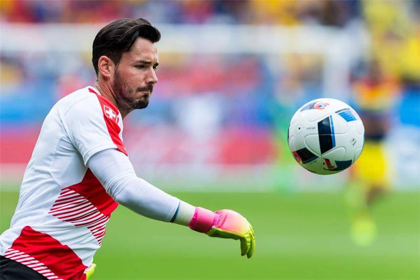 Diese BVB-Spieler sind international im Einsatz Roman Bürki ist in in Dortmund geblieben.