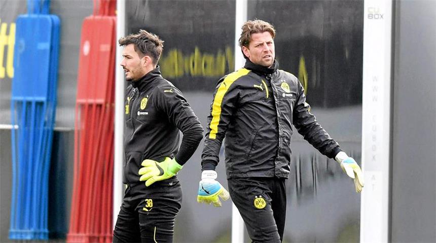 Tuchel macht Bürki auch im Pokal zur Nummer eins Roman Bürki (l.) hätte auch in Lotte gespielt, Roman Weidenfeller blieb nur die Bank.