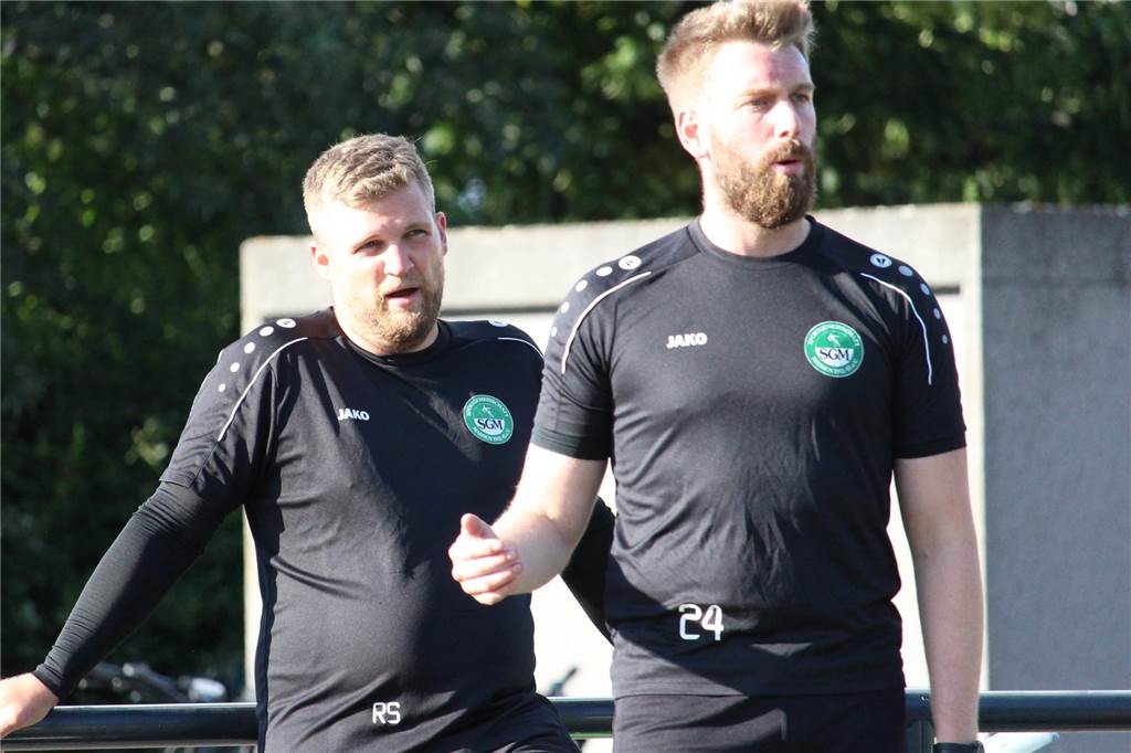 Roman Spielfeld (l.) fiel die Entscheidung nicht leicht, Marco Köhler vor die Tür zu setzen. Er nimmt nun die Mannschaft in die Pflicht.