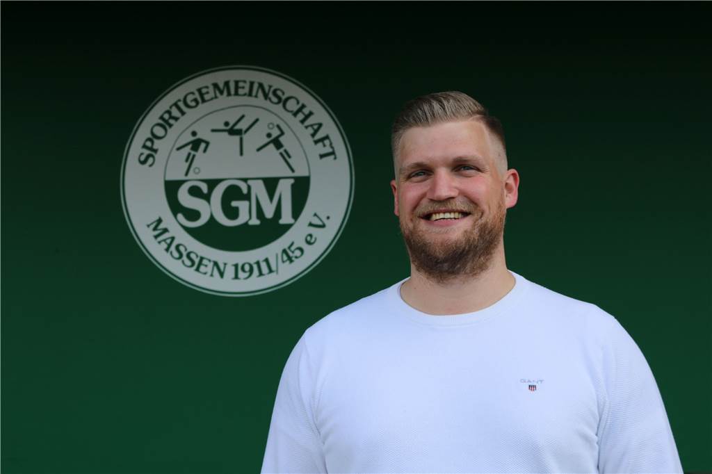 SG Massen hat fünf Neuzugänge an der Angel – und haut etliche Verlängerungen raus Roman Spielfeld war selbst Torhüter und musste in dieser Saison auch schon aushelfen, obwohl er sich eigentlich um die Vereinsgeschäfte kümmert. Ein neuer Schnapper soll daher her.