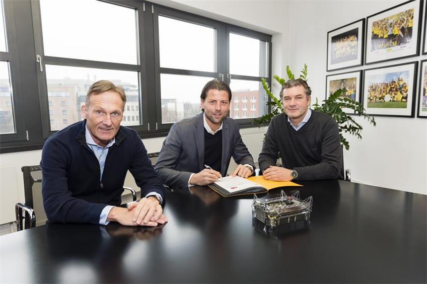 Roman Weidenfeller verlängert beim BVB bis 2017 Roman Weidenfeller (M.) hat seinen Vertrag beim BVB bis zum 30. Juni 2017 verlängert.
