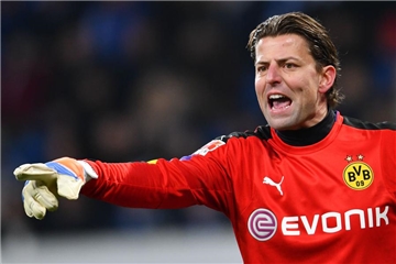 Roman Weidenfeller rettete den Dreier an der Weser und fand danach auch die richtigen Worte.
