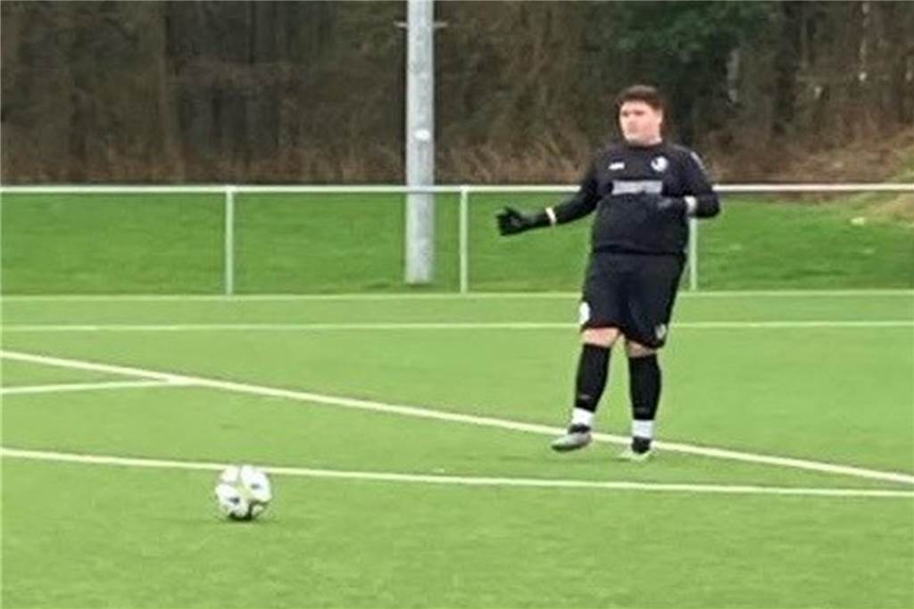 SC Capelle holt Youngster vom SV Südkirchen: Er spielte bereits viele Jahre beim SV Herbern Romeo Stamm hat sich den Ball vorgelegt.