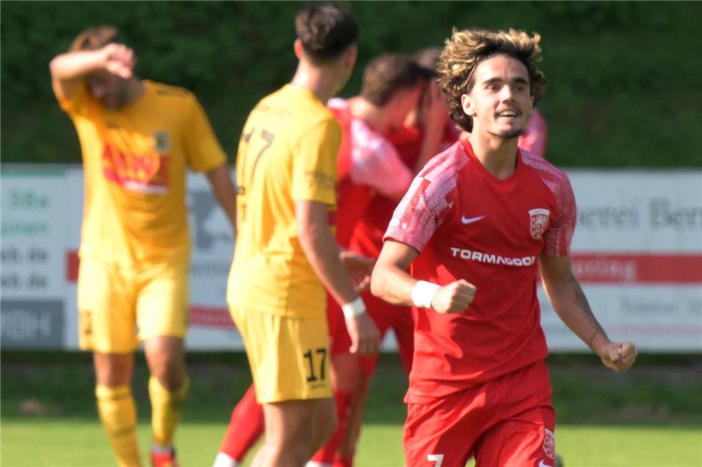 „Mein Traum ist, in der Champions League zu spielen“ Romeu Serra Abazaj jubelt.