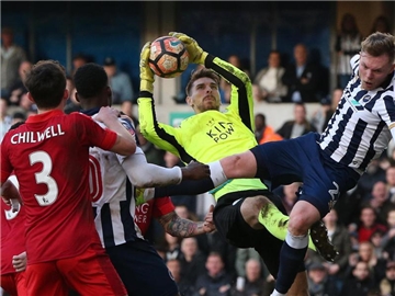 Ron-Robert Zieler sitzt bei Leicester City zurzeit auf der Bank. Foto: Jonathan Brady/PA Wire