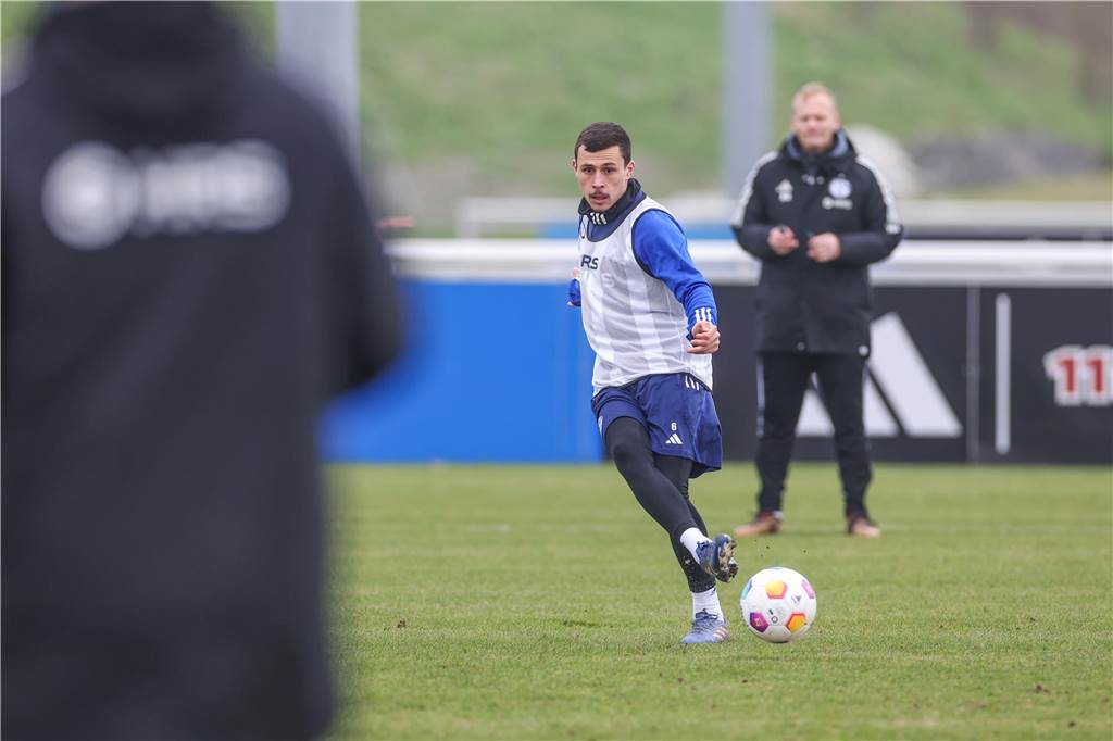 Schallenberg: Keine Zweifel nach Schalke-Wechsel 05.03.2024, Fussball, Saison 2023/2024, 2. Bundesliga, Training FC Schalke 04, Ron Schallenberg (FC Schalke 04) Foto: Tim Rehbein/RHR-FOTO