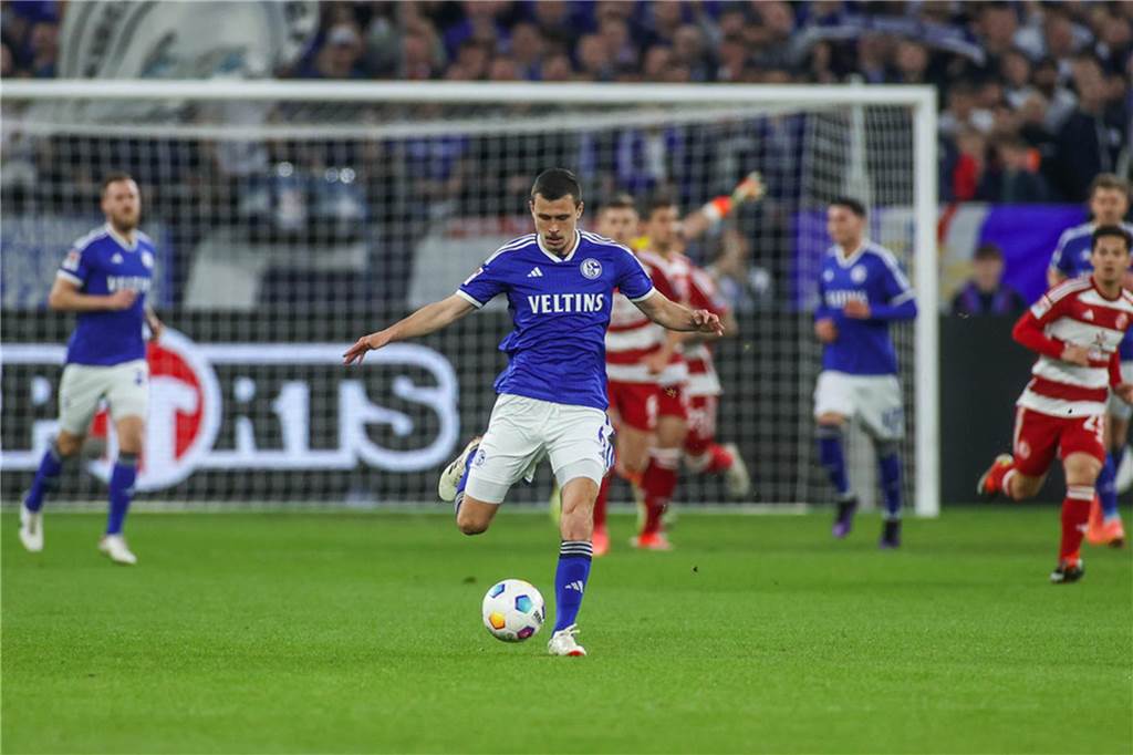 Schalke 04 im Zahlenspiegel der Saison 2023/2024: Ron Schallenberg sah als einziger Schalker Spieler in der vergangenen Saison die Rote Karte.