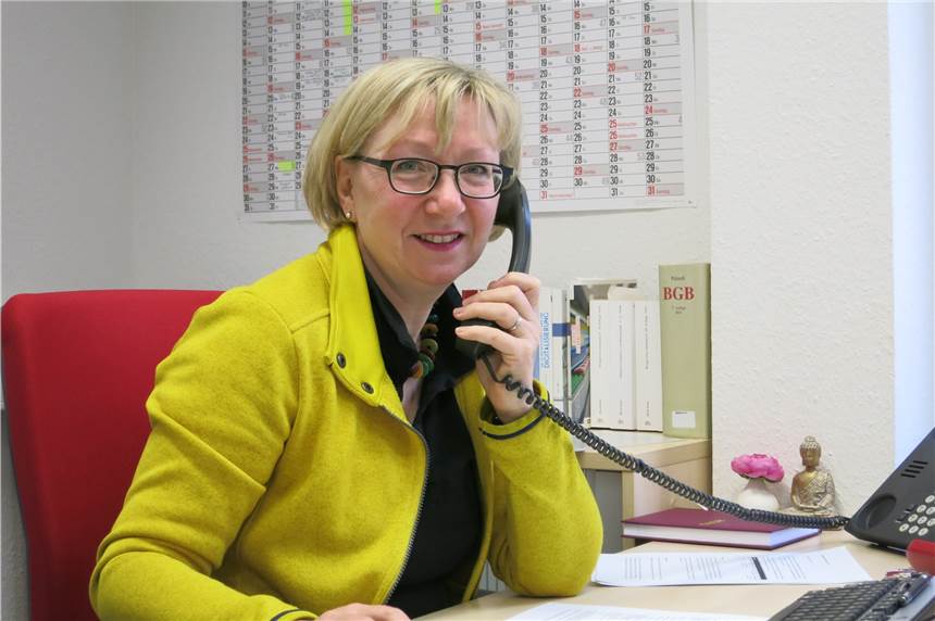 Abzocke: Coole Sneaker im Online-Shop für den 83-Jährigen ohne Internet Rose Sommer leitet die Verbraucherzentrale in Castrop-Rauxel. Mit ihrem Team hatte sie im vergangenen Jahr wieder reichlich Beratungsbedarf abzuarbeiten.