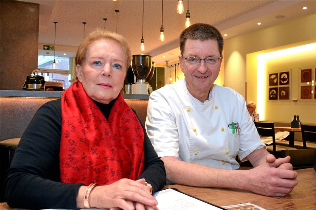 Rosemary Klatt und Claus Zumbusch wollen sich künftig ehrenamtlich für den Hospiz-Förderverein engagieren.
