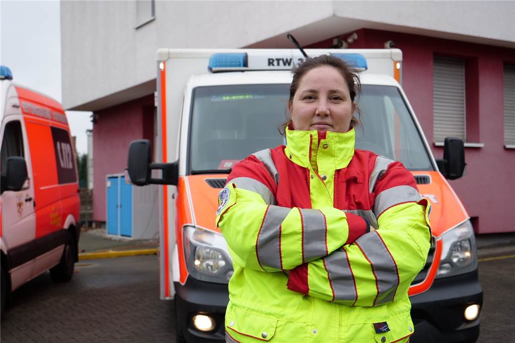 Rosi Ackermann ist 40 Jahre alt und seit 2000 Notfallsanitäterin.