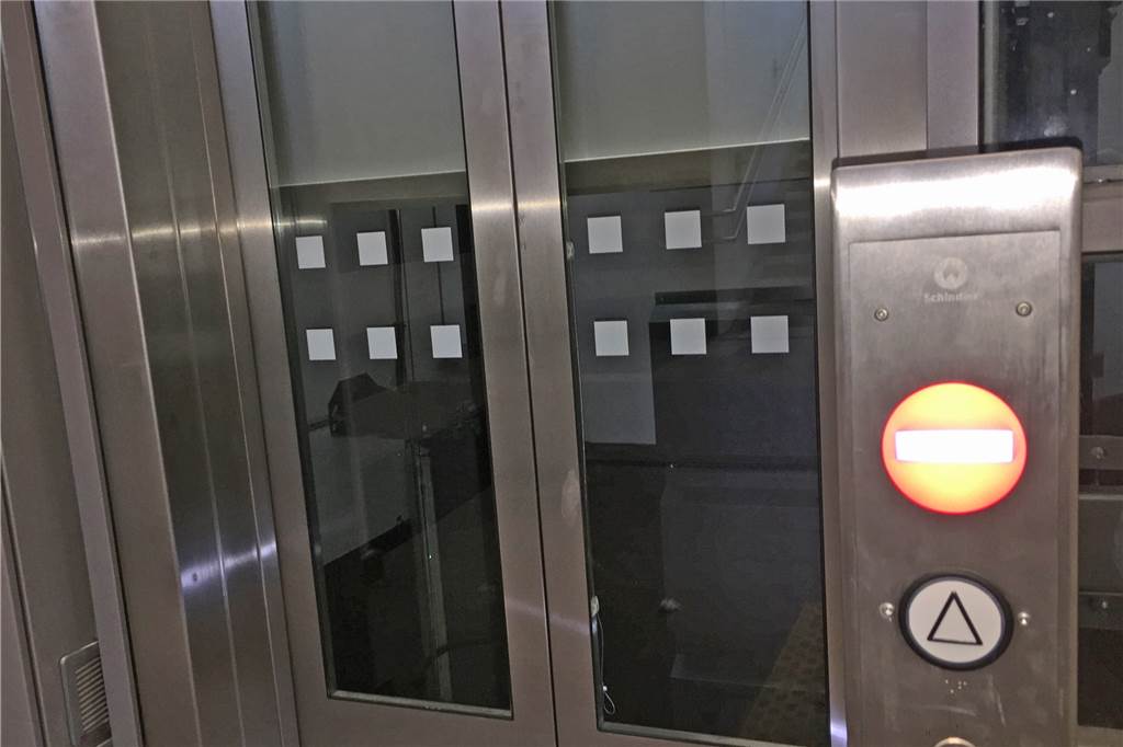Vandalismus am Preußenbahnhof kostet Zeit, Nerven und viele Zehntausend Euro Rote Lampe an: Da fuhr der Aufzug mal wieder nicht.