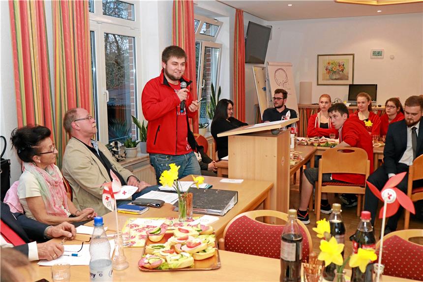 Streit beim DRK-Ortsverband in Olfen Rotkreuzleiter Kai Eigenbrodt kritisierte die Zusammenarbeit mit dem Vorstand. Links die DRK-Vorsitzende Brigitte Weiß, neben ihr der Geschäftsführer und 2. Vorsitzende Werner Blumentahl.