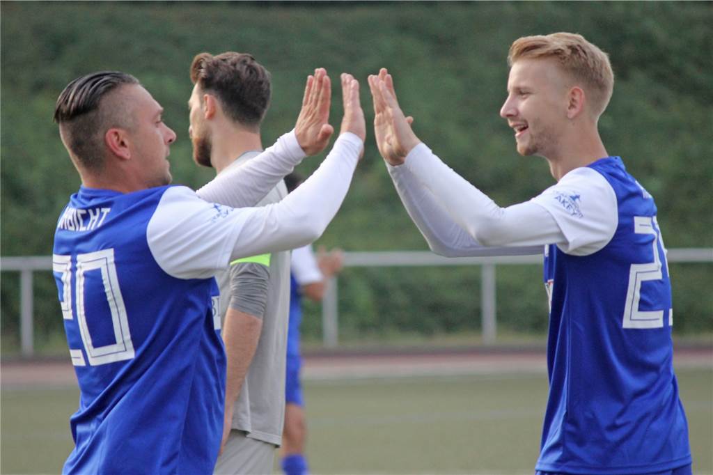 Eine „Rakete“ kehrt zur SG Castrop zurück – wegen seiner Oma und einer Verletzung Roy Breilmann (r.) kickte auch schon für den VfB Habinghorst.