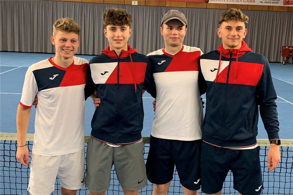 Dorstener TC steigt auf - TC Deuten bejubelt Unentschieden wie einen Sieg Ruben Angrick, Marlon Schilasky, Sean-Lennart Lange und Karim Al-Amin (v.l.)