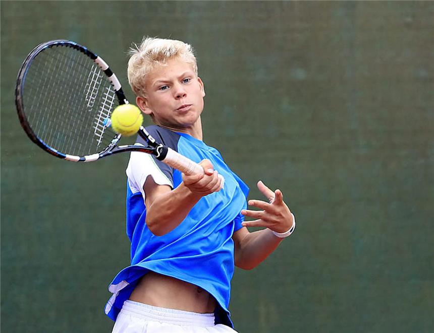 Ruben Angrick zeigt eine Galavorstellung Ruben Angrick spielte sich bei seiner letzten Hallen-Westfalenmeisterschaft im Einzel und Doppel bis ins Finale.
