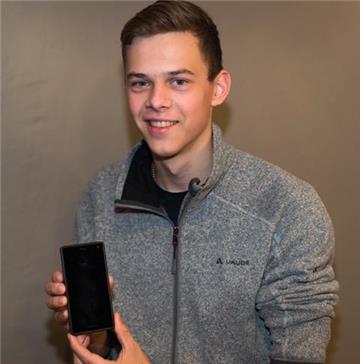 Ruben ist zufrieden mit seinem „Fairphone".