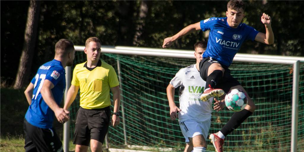 Lippramsdorf schießt den TuS Haltern ab: Die schönsten Bilder vom Bezirksliga-Derby Ruben Schulz vom TuS Haltern am See zeigte sich im Derby gegen den SV Lippramsdorf artistisch, konnte die Derby-Klatsche aber auch nicht verhindern.