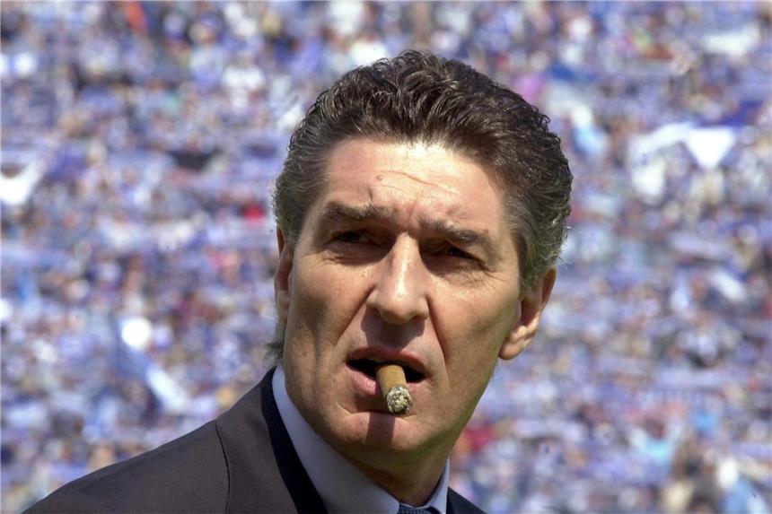 Königsblau strebt Weltrekord bei Kinovorführung an Rudi Assauer 2001 in "seinem Wohnzimmer", der Arena Auf Schalke.