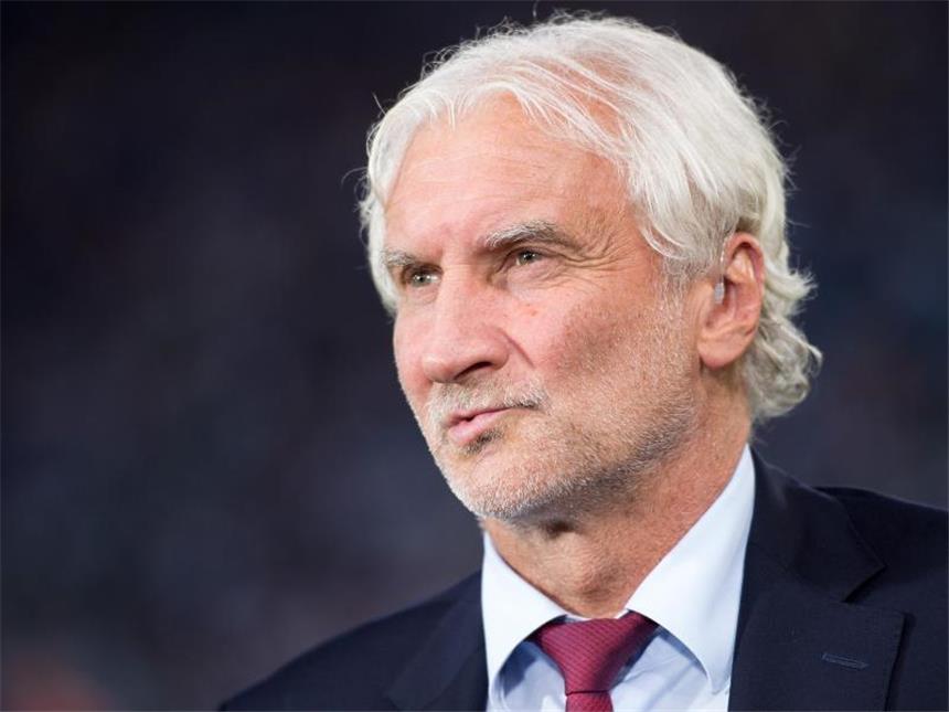 Völler nennt Basler einen "Pausenclown" Rudi Völler ist verärgert über die Aussagen von Mario Basler über Bayer Leverkusen. Foto: Marius Becker