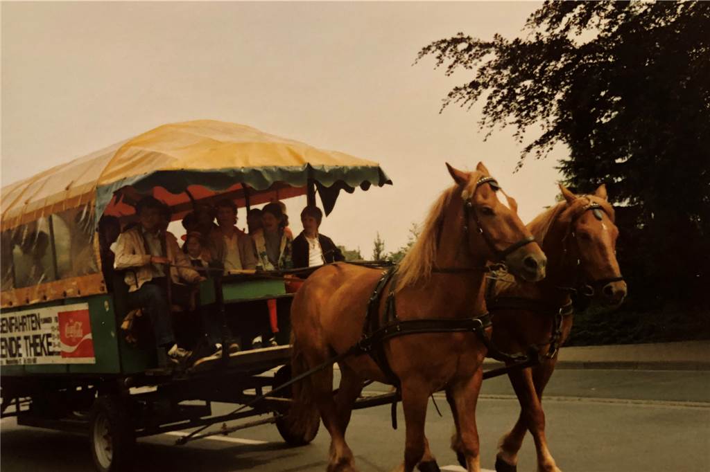 Kurz vor dem 50. Jubiläum steht der Kegelclub ohne Kegelbahn da Rückblick in frühere Zeiten: Ausflüge mit Kind und Kegel auf dem Planwagen gehörten ebenso dazu wie Nikolausfeiern, Kurztripps und Familienausflüge. Heute wird nur noch zu besonderen Anlässen verreist.