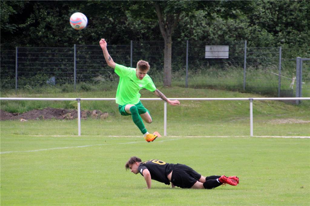 Rückkehr Teil drei beim SV Stockum: Spieler kommt Verstärkung von Liga-Konkurrenten Rückkehrer Tim Flüß (in grün) will mit dem SV Stockum in der Rückrunde hoch hinaus.