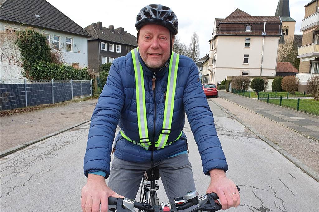 Bessere Radwegemarkierung in Eving? Es gibt Pros und Kontras Rüdiger Hagenbucher ist ein leidenschaftlicher Radfahrer. Er setzt sich für eine bessere Radwegmarkierung in Eving ein