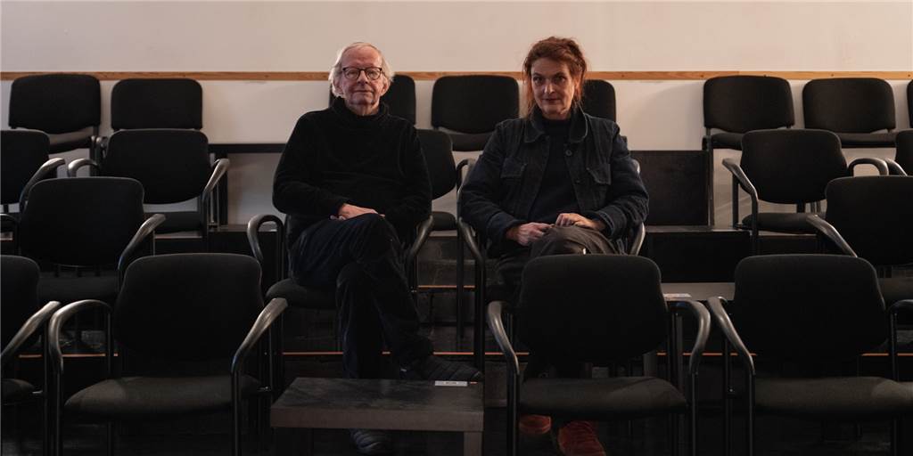 „Ich kann nur ein Wort dazu sagen: beschissen!“ – Private Theater in Dortmund am Abgrund Rüdiger Trappmann (l.) und Barbara Kleyboldt betreiben zusammen das Roto-Theater in der Nordstadt. Sie sitzen dort, wo eigentlich ihr Publikum sitzen sollte. Das bleibt jedoch zu häufig fern.