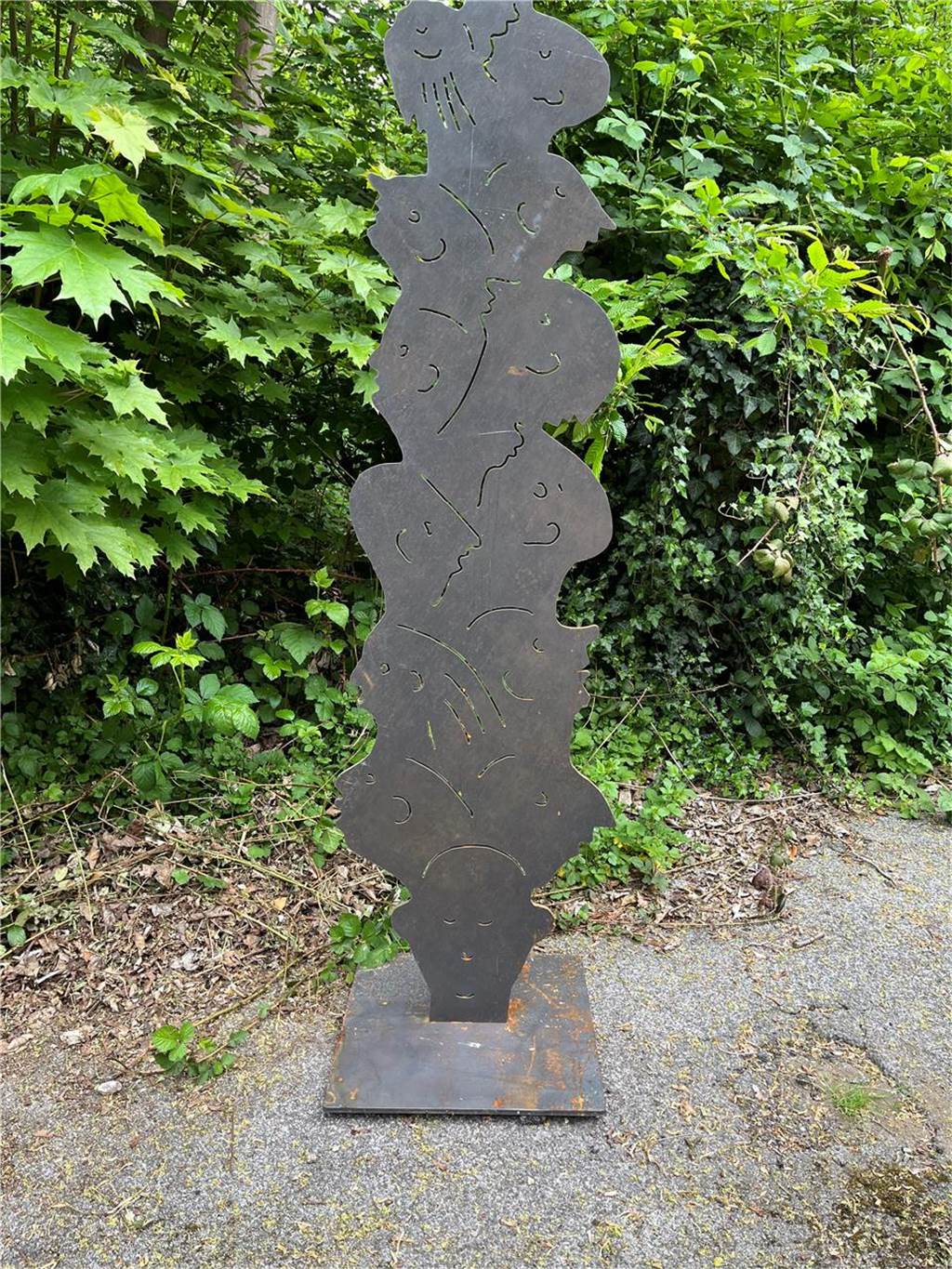 Köpfe, die CO₂ bewahren: Bernd Moenikes verbindet Kunst mit Klimaschutz "Ruhrmenschen" heißt dieses neue Objekt aus Corten-Stahl.
