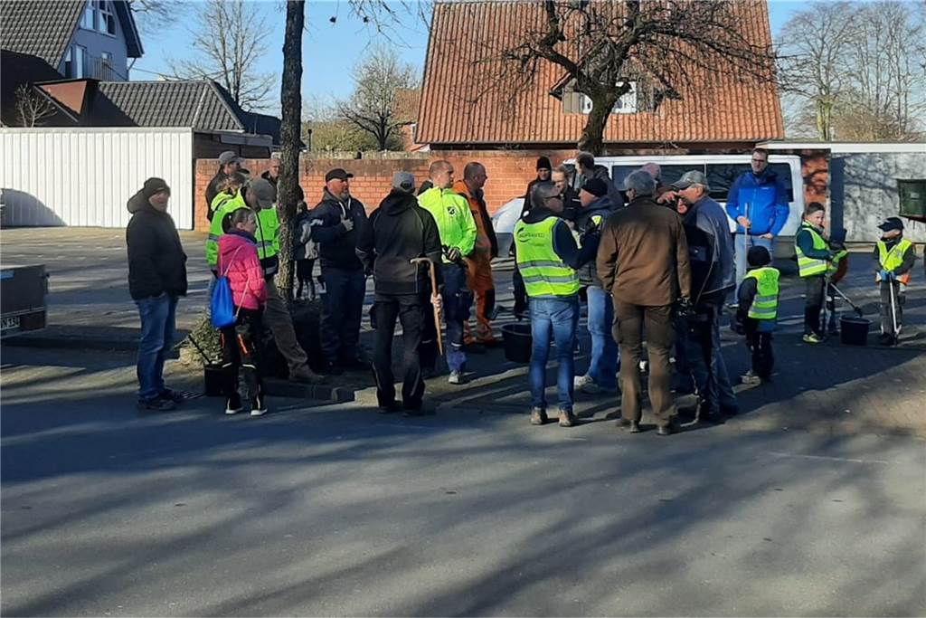 Umwelttag in Legden und Asbeck: Viele Helfer setzen ein Zeichen Rund 100 fleißige Helfer waren in Legden beim Umwelttag unterwegs.