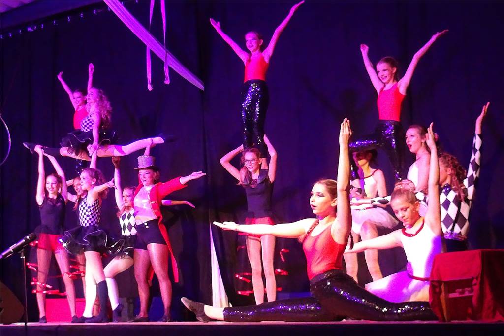 Drei ausverkaufte Vorstellungen - Woran es der „Fun Generation“ jetzt noch fehlt Rund 100 junge Vereinsmitglieder der „Fun Generation“ sorgten für eine tolle Show.