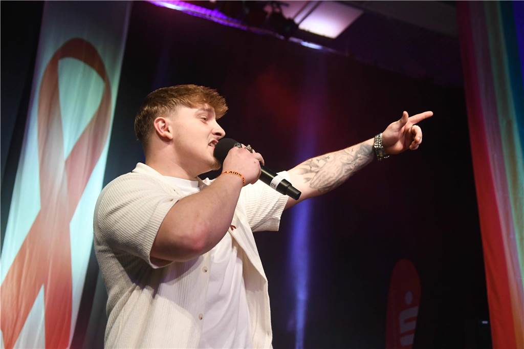 xxx Rund 1000 Gäste feierten ausgelassen bei der diesjährigen 23. Aids-Gala „Tanz unterm Regenbogen“ in der Europahalle in Castrop-Rauxel.