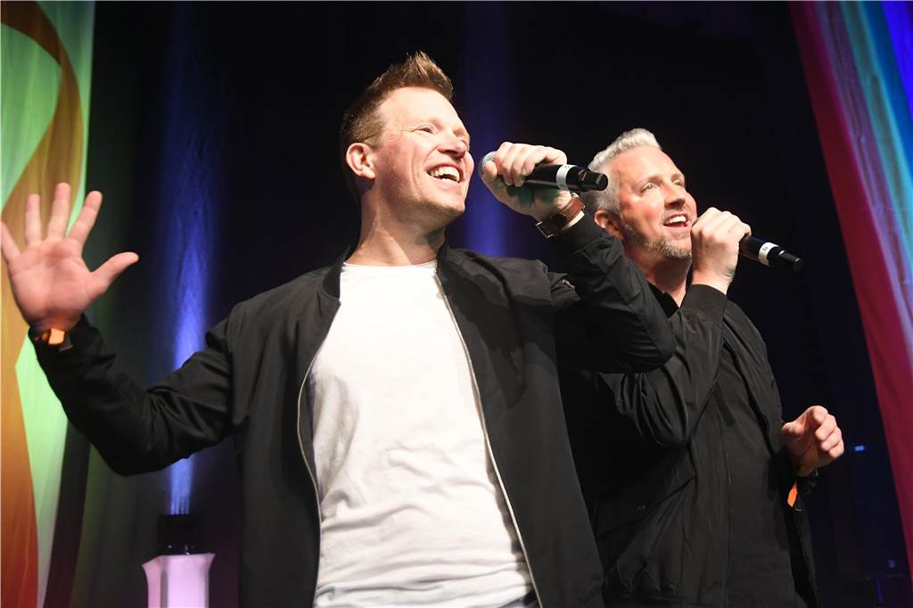 xxx Rund 1000 Gäste feierten ausgelassen bei der diesjährigen 23. Aids-Gala „Tanz unterm Regenbogen“ in der Europahalle in Castrop-Rauxel.