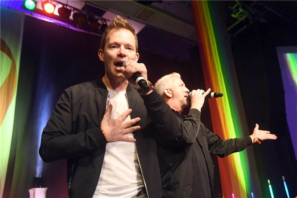 xxx Rund 1000 Gäste feierten ausgelassen bei der diesjährigen 23. Aids-Gala „Tanz unterm Regenbogen“ in der Europahalle in Castrop-Rauxel.