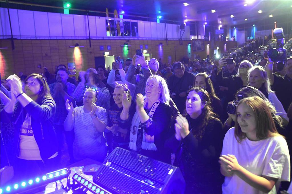 xxx Rund 1000 Gäste feierten ausgelassen bei der diesjährigen 23. Aids-Gala „Tanz unterm Regenbogen“ in der Europahalle in Castrop-Rauxel.