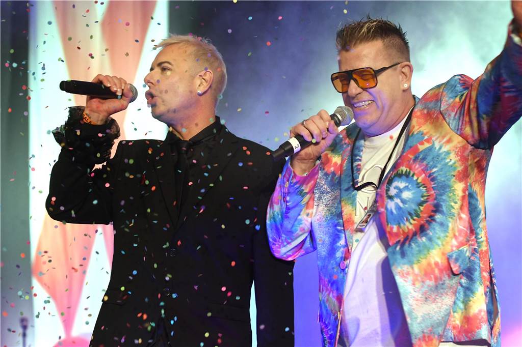 xxx Rund 1000 Gäste feierten ausgelassen bei der diesjährigen 23. Aids-Gala „Tanz unterm Regenbogen“ in der Europahalle in Castrop-Rauxel.