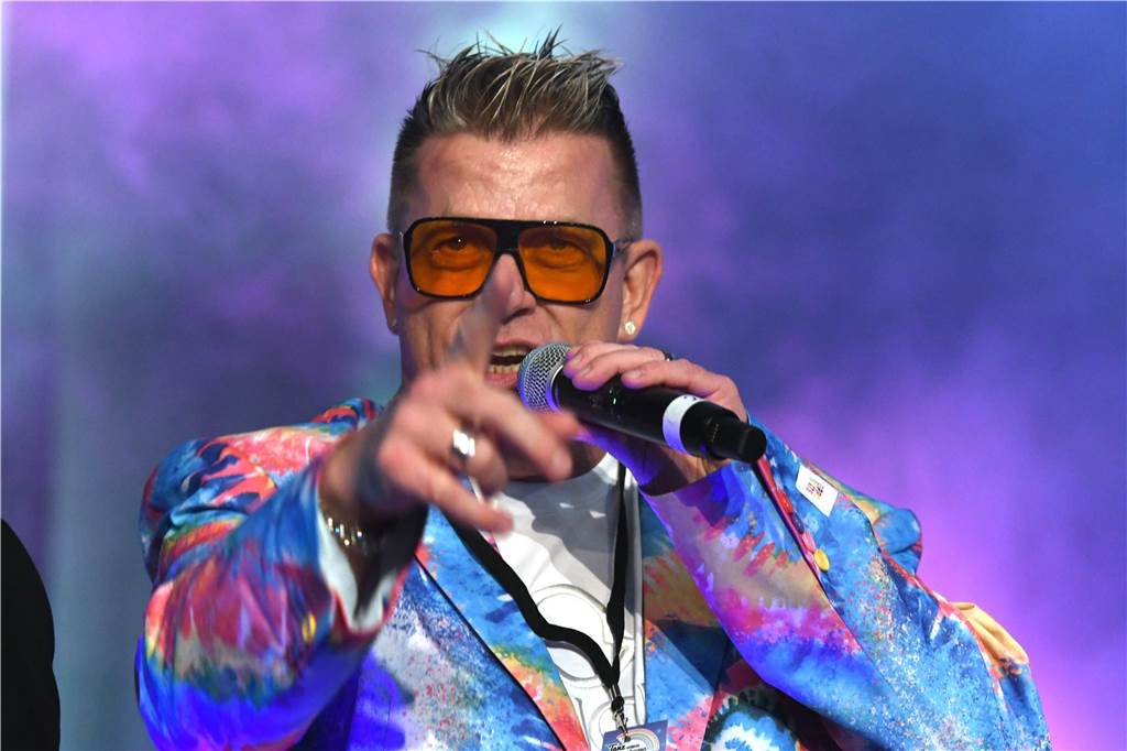 xxx Rund 1000 Gäste feierten ausgelassen bei der diesjährigen 23. Aids-Gala „Tanz unterm Regenbogen“ in der Europahalle in Castrop-Rauxel.