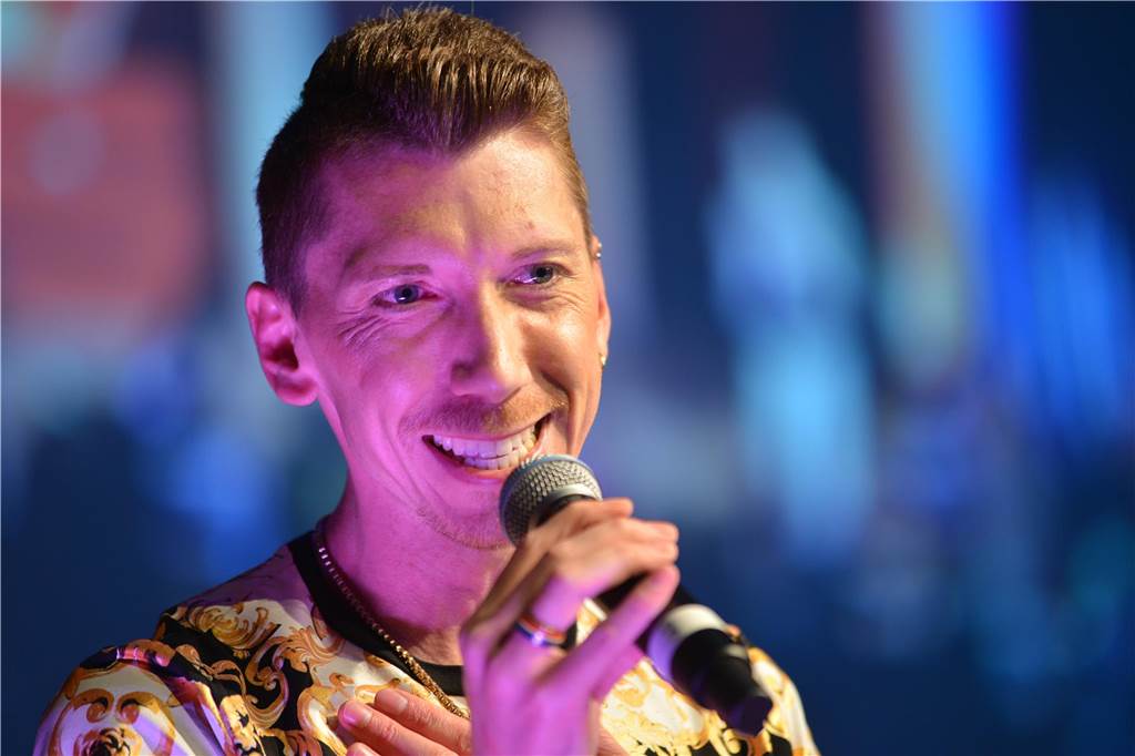 xxx Rund 1000 Gäste feierten ausgelassen bei der diesjährigen 23. Aids-Gala „Tanz unterm Regenbogen“ in der Europahalle in Castrop-Rauxel.