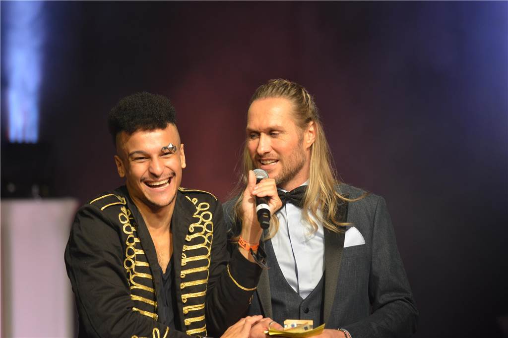 xxx Rund 1000 Gäste feierten ausgelassen bei der diesjährigen 23. Aids-Gala „Tanz unterm Regenbogen“ in der Europahalle in Castrop-Rauxel.