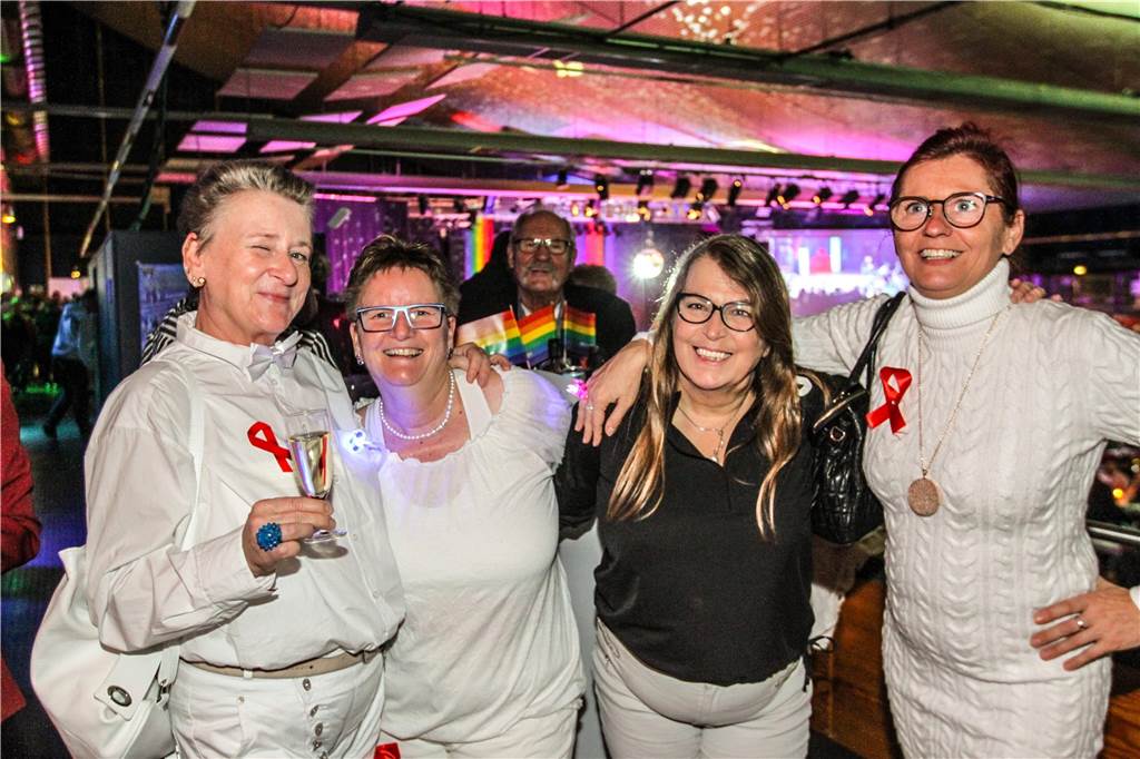 Viele Gäste feierten bei der 24. Aids-Gala in der Europahalle Castrop-Rauxel.